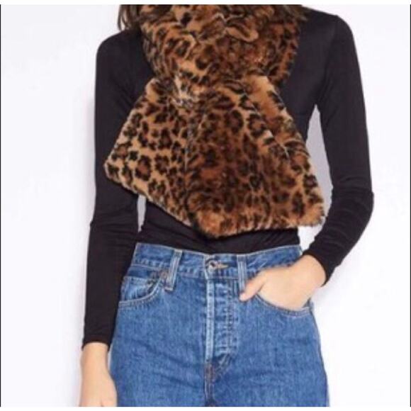 Apparis Revolve Jasper Scarf Leopard Faux Fur Animal Print Loop Brown Warm NWT - Picture 1 of 8